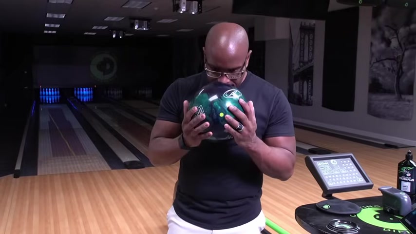 Storm IQ Tour AI保龄球评测:性能与规格详解