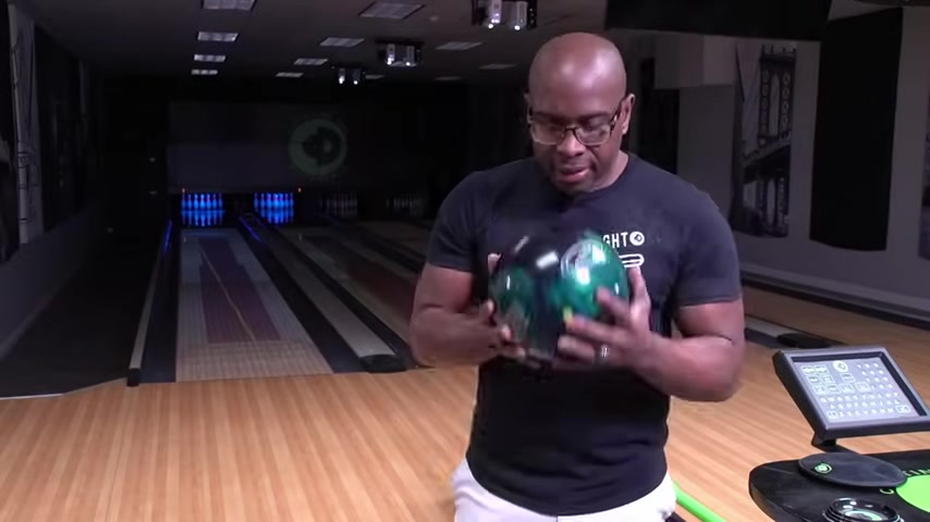 Storm IQ Tour AI保龄球评测:性能与规格详解